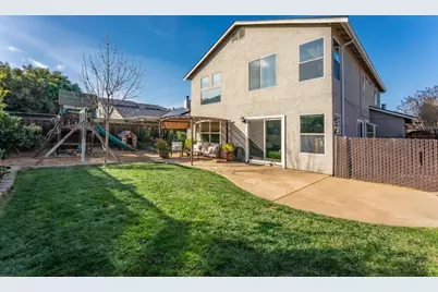 724 Wisteria Dr, Gilroy, CA 95020 - Photo 27