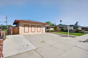1300 Mesa Dr, Hollister, CA 95023 - Photo 3