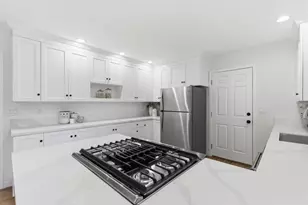 1388 Woodland Ave, San Carlos, CA 94070 - Photo 11