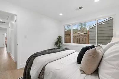 576 Green Manor Ct, Palo Alto, CA 94301 - Photo 15