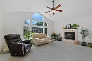 1426 Gladstone Ct, Redding, CA 96001 - Photo 7