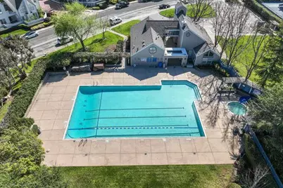 18 Binnacle Ln, Foster City, CA 94404 - Photo 39