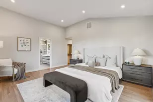 2323 Summit Dr, Hillsborough, CA 94010 - Photo 27