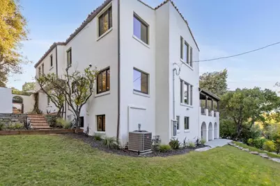 2323 Summit Dr, Hillsborough, CA 94010 - Photo 55