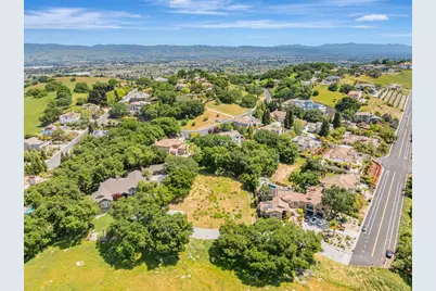 2391 Mantelli Dr, Gilroy, CA 95020 - Photo 11