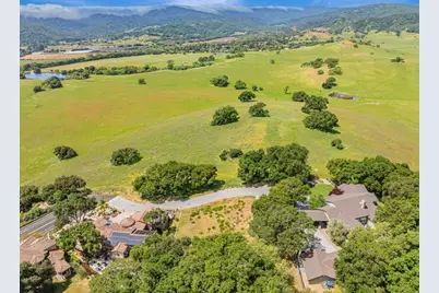 2391 Mantelli Dr, Gilroy, CA 95020 - Photo 9