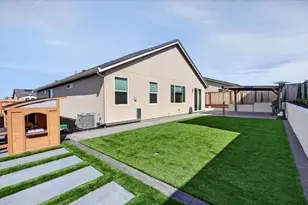 2001 Marigold St, Hollister, CA 95023 - Photo 19