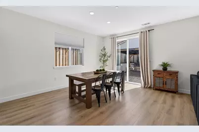 2001 Marigold St, Hollister, CA 95023 - Photo 7