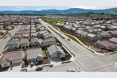 2001 Marigold St, Hollister, CA 95023 - Photo 25