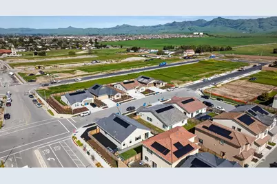 2001 Marigold St, Hollister, CA 95023 - Photo 29