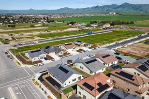 2001 Marigold St, Hollister, CA 95023 - Photo 29