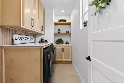 2001 Marigold St, Hollister, CA 95023 - Photo 9