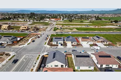 2001 Marigold St, Hollister, CA 95023 - Photo 27