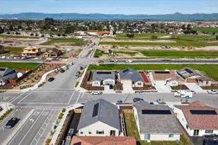 2001 Marigold St, Hollister, CA 95023 - Photo 27