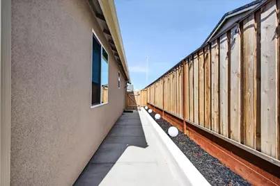 2001 Marigold St, Hollister, CA 95023 - Photo 23