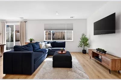 2001 Marigold St, Hollister, CA 95023 - Photo 5