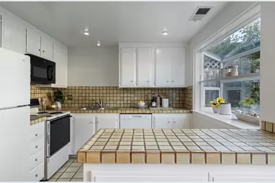 1023 Lark Ln, Foster City, CA 94404 - Photo 15