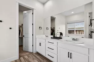 240 Scarlett Wy, Hollister, CA 95023 - Photo 17