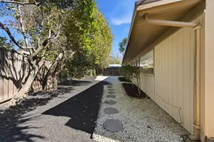 1080 Moffett Cir, Palo Alto, CA 94303 - Photo 29