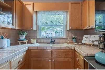 516 8th St, Pacific Grove, CA 93950 - Photo 9