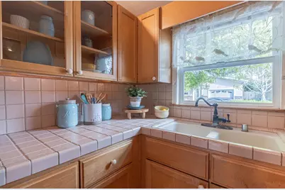 516 8th St, Pacific Grove, CA 93950 - Photo 11