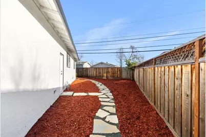 390 Valmy St, Milpitas, CA 95035 - Photo 27