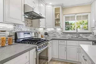 1010 Springfield Dr, Campbell, CA 95008 - Photo 11