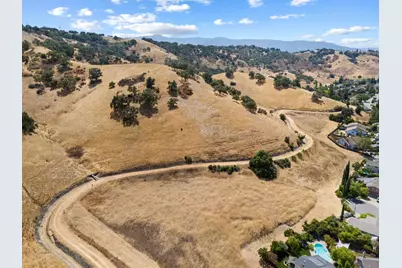 6221 Glider Dr, San Jose, CA 95123 - Photo 37