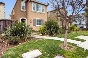 694 N 9th St, San Jose, CA 95112 - Photo 1