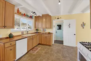 22 Melway Cir, Monterey, CA 93940 - Photo 17