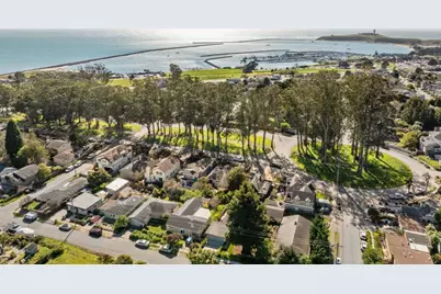 355 San Carlos Ave, El Granada, CA 94018 - Photo 7