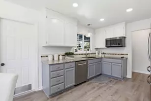 1392 Mantelli Dr, Gilroy, CA 95020 - Photo 7