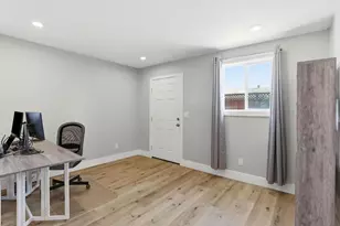 166 E Humboldt St, San Jose, CA 95112 - Photo 23