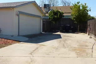 460 SE Jeremy Ct, Oakdale, CA 95361 - Photo 3