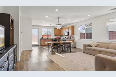 925 Klamath Way, Hollister, CA 95023 - Photo 5