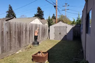 321 Hawthorne St, Salinas, CA 93901 - Photo 9