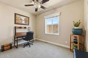 393 Chateau La Salle Dr 393, San Jose, CA 95111 - Photo 11