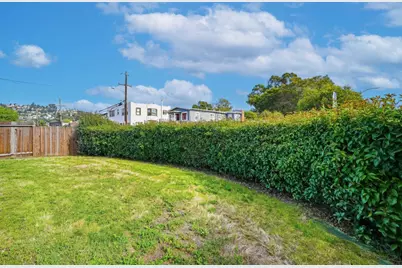 7876 Bancroft Ave, Oakland, CA 94605 - Photo 21