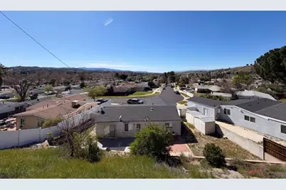 27723 Foxlane Dr, Canyon Country, CA 91351 - Photo 21