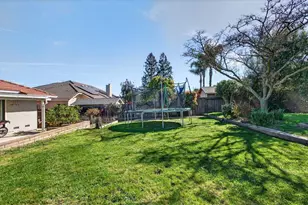 913 Ridgemark Dr, Hollister, CA 95023 - Photo 43