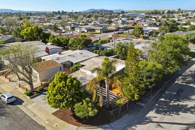 1761 Klamath Ave, San Mateo, CA 94403 - Photo 57