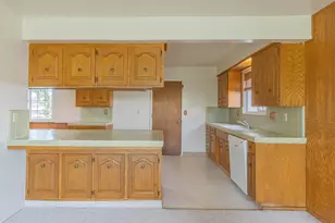 1115 San Angelo Dr, Salinas, CA 93901 - Photo 9