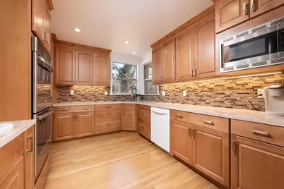 18 Yarnall Pl, Redwood City, CA 94063 - Photo 11