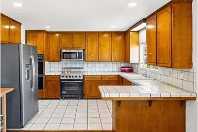 20091 Portola Dr, Salinas, CA 93908 - Photo 11