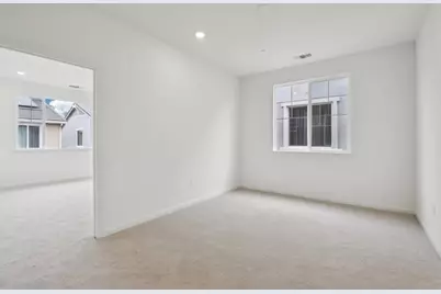 2211 Daisy Dr, Hollister, CA 95023 - Photo 13