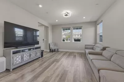 22 E Funderburg Blvd, Mountain House, CA 95391 - Photo 9