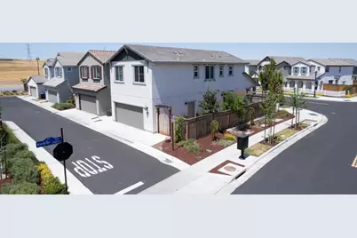 22 E Funderburg Blvd, Mountain House, CA 95391 - Photo 3