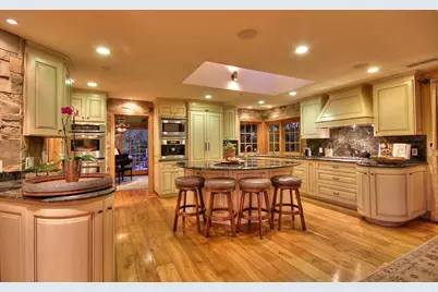 15668 Bohlman Rd, Saratoga, CA 95070 - Photo 11