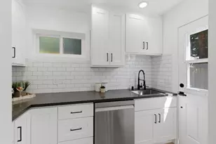 580 Green Manor Ct, Palo Alto, CA 94301 - Photo 17