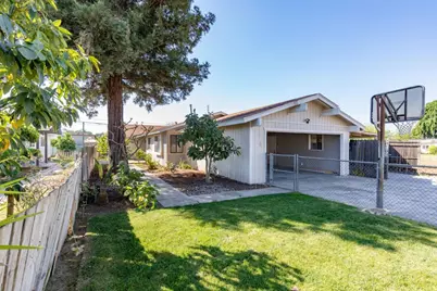 377 W Alluvial Ave, Pinedale, CA 93650 - Photo 5